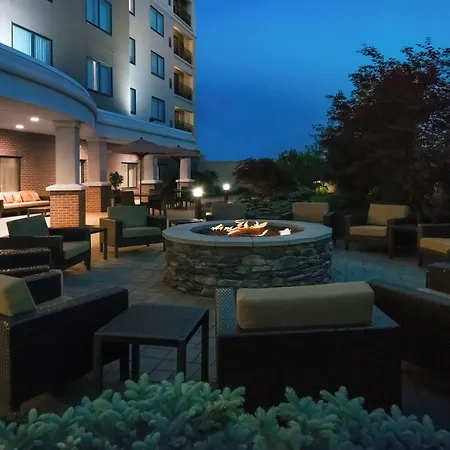 Courtyard By Marriott Buffalo Airport-3